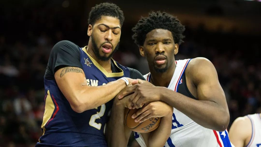 现出了与年 现出了与年